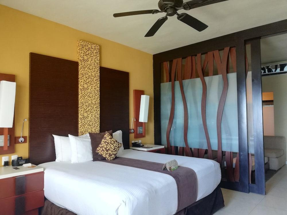 Generations Riviera Maya Family Resort Catamaran, Water Park & More Inclusive プエルト・モレロス エクステリア 写真